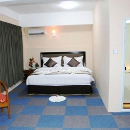 Hotel Bo Bo Min Yangon Exteriör bild
